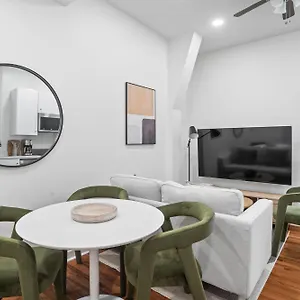 Apartment Minimalist Charm 2br 1bath, New York
