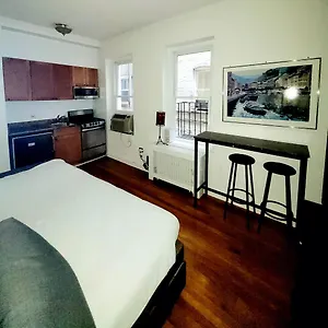 Apartment Upper East Side 2 Bedrooms Gem, New York